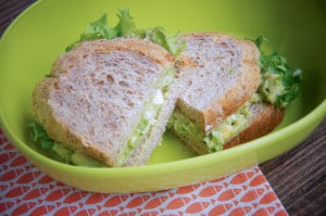 boterham met avocado-ei salade
