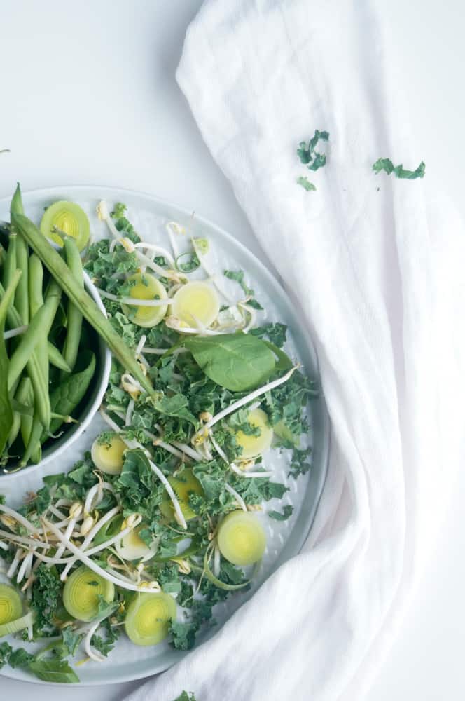 Eend op Oosterse wijze met gewokte groenten en noedels