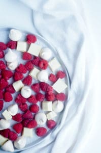 Pavlova met witte chocolade en frambozen