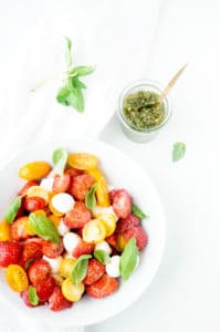 Caprese salade met aardbeien