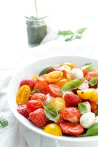 Caprese salade met aardbeien