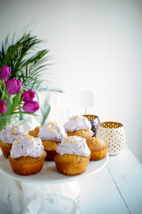 Citroen-Maanzaad cupcakes met blauwe bessen topping