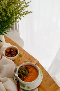 Wortelsoep met curry en za'atar croutons