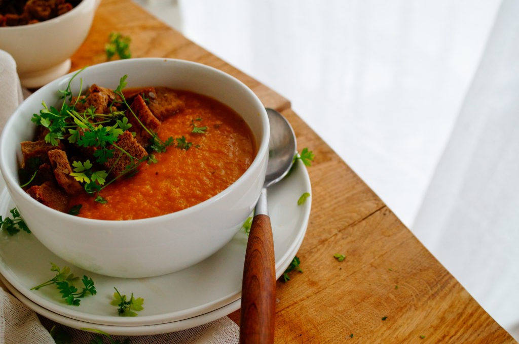 Wortelsoep met curry en za'atar croutons