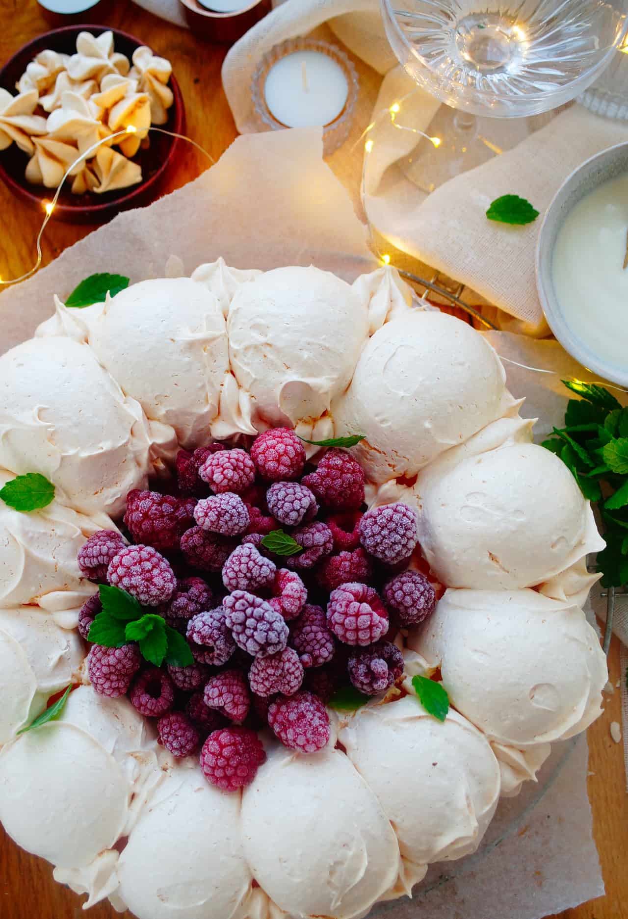 Pavlova Met Witte Chocolade En Frambozen - Elien's Cuisine