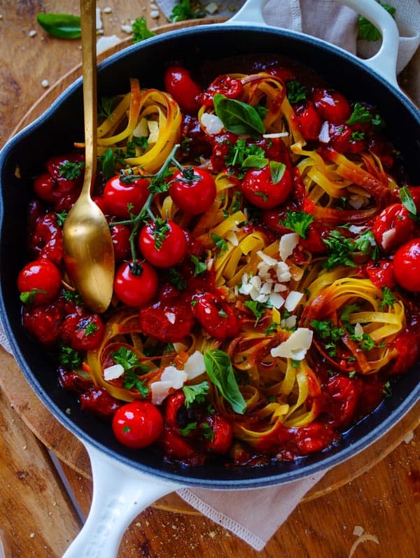 Gebakken pasta met tomaten & kikkererwten