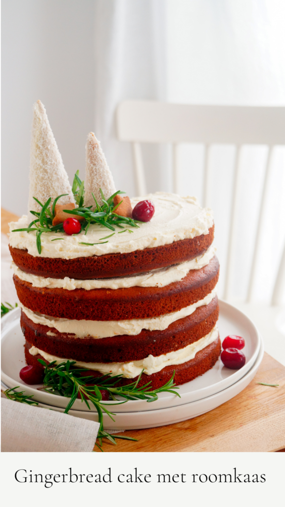 Een feestelijke gingerbread cake met roomkaas is ideaal voor op je kerstmenu en makkelijk om te maken! 
