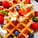 Lekker makkelijk recept voor Havermout wafels, ideaal als gezond ontbijt of tussendoortje. Deze voedzame, glutenvrije en eiwitrijke wafels zijn klaar in nog geen 30min. Overheerlijk zijn met een lekkere vanille smaak. Ideaal om de dag mee te starten. Je kan deze ook makkelijk bewaren.