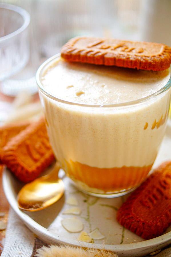 Lekker makkelijk recept voor Speculaas milkshake, een zomers drankje om van te genieten bij warm weer. Gemaakt met vanille ijs, speculaas koekjes, speculaaspasta, melk en koffie voor de liefhebbers. Simpel, klaar in 5min en super lekker