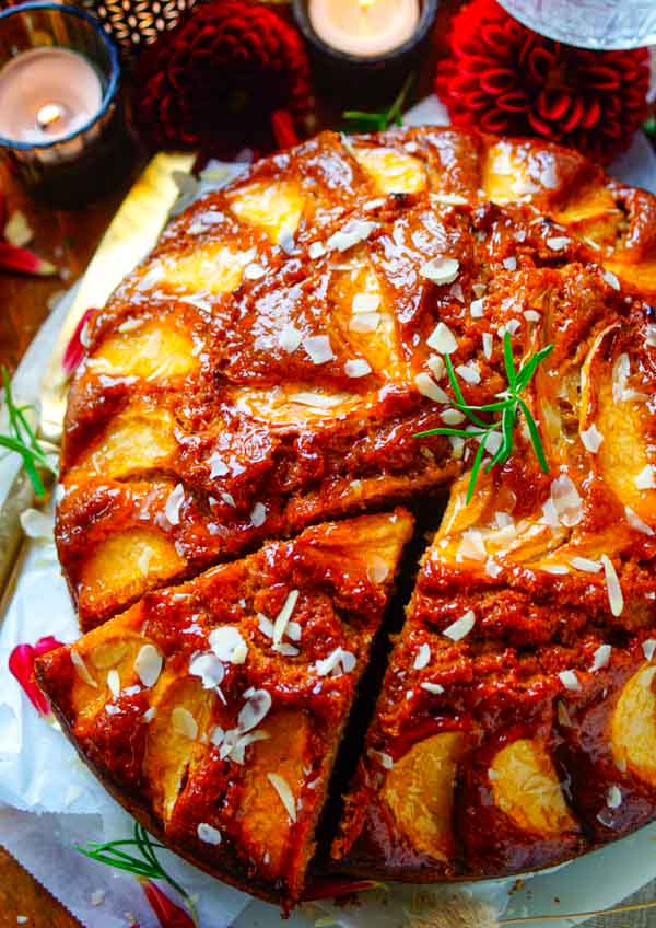 Lekker makkelijk recept voor Speculaas cake met appel, simpel snel gebak voor bij de koffie of thee. Heerlijke frisse luchtige cake zonder boter, op basis van yoghurt.