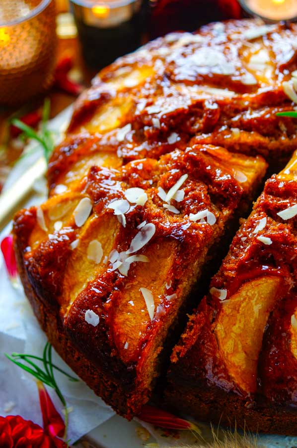 Lekker makkelijk recept voor Speculaas cake met appel, simpel snel gebak voor bij de koffie of thee. Heerlijke frisse luchtige cake zonder boter, op basis van yoghurt.