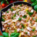 Lekker makkelijk recept voor Snelle vol-au-vent met witloof, simpel snelle doordeweekse maaltijd voor op weekmenu klaar in 30min. Een eenvoudig eenpansgerecht met kipfilet, champignons, gehaktballetjes en gestoofd witloof.