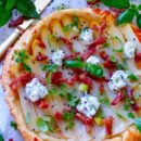 Lekker makkelijk recept voor Asperge tarte tatin, simpel snelle doordeweekse maaltijd voor op weekmenu. Heerlijke Belgische witte asperges met bladerdeeg, spekjes en een kruidige mascarpone. Lekkere dagelijkse kost.