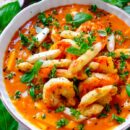 Lekker makkelijk recept voor Asperges met scampi en currysaus, simpel snel doordeweekse maaltijd voor op weekmenu. Eenvoudig gerecht met een simpele kerriesaus. De lekkerste Belgische witte asperges met garnalen. Heerlijke dagelijkse kost
