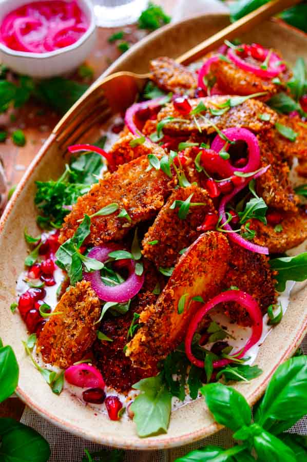 Lekker makkelijk recept voor Parmezaan aardappeltjes met aioli, simpel snelle aardappelsalade voor bij de BBQ - Barbecue. Of serveer deze als doordeweekse maaltijd voor op je weekmenu. Krokante krieltjes met een korstje van Parmezaanse kaas geserveerd met een frisse aioli. Fris en zomers!