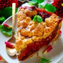 Makkelijk recept voor de lekkerste pruimen taart, simpel gebak voor bij de koffie of thee. Heerlijke pruimenvlaai met speculaas en een heerlijke korst.