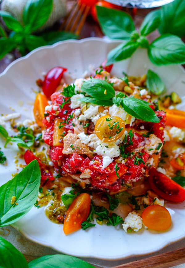 Watermelon tartar with chicken