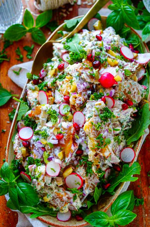 Lekker makkelijk recept voor Krokante aardappelen uit de oven, simpel snel bijgerecht voor BBQ - barbecue. Geplette aardappel krieltjes uit de oven met een frisse lichte bearnaise saus en groetjes. Perfect voor bij een barbecue of zomers buffet. Heerlijke dagelijkse kost