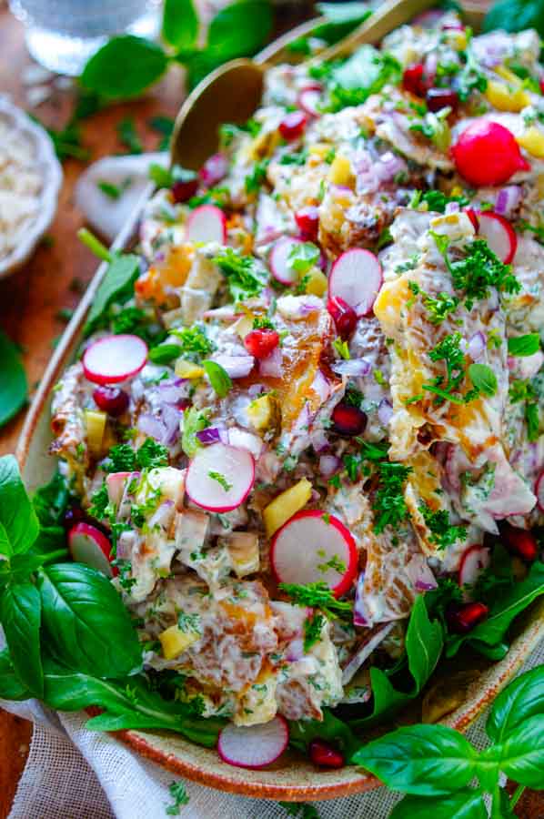 Lekker makkelijk recept voor Krokante aardappelen uit de oven, simpel snel bijgerecht voor BBQ - barbecue. Geplette aardappel krieltjes uit de oven met een frisse lichte bearnaise saus en groetjes. Perfect voor bij een barbecue of zomers buffet. Heerlijke dagelijkse kost