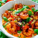 Lekker makkelijk recept voor Scampi's met tomaat-mascarpone saus, simpel snel doordeweekse maaltijd voor op weekmenu. Heerlijk eenvoudige scampi's met romige tomatensaus en ratatouille groenten. Eenvoudige dagelijkse kost