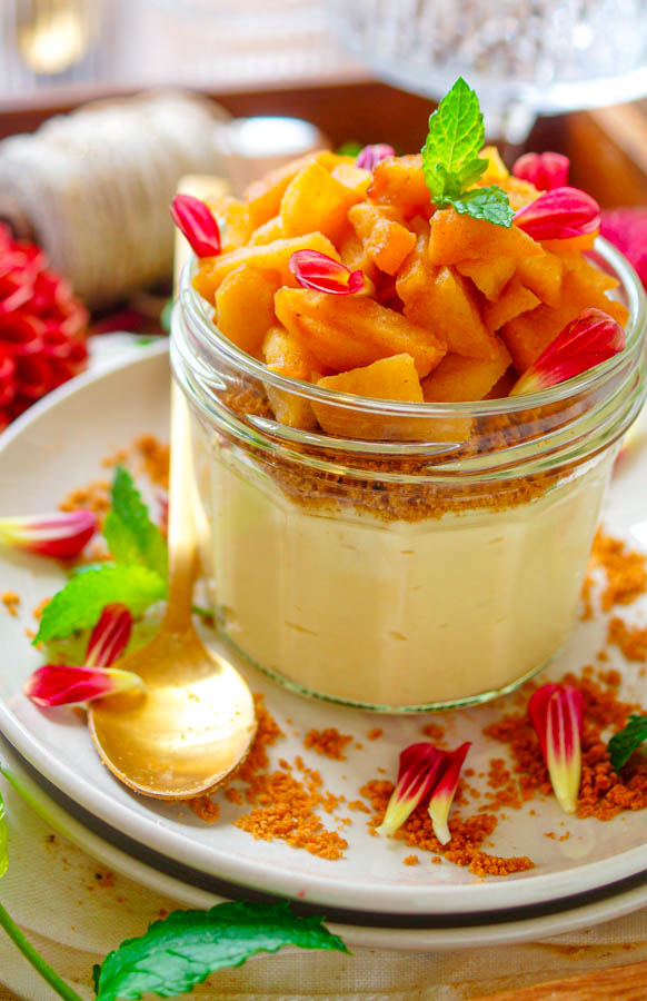 Lekker makkelijk recept voor Speculaas pudding met appeltjes, simpel snel dessert in een glaasje. De herfst in een glaasje. Heel eenvoudig om te maken. Heerlijke pudding met speculaas en mascarpone en gebakken appeltjes