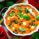 Lekker makkelijk recept voor pompoensoep met tomaat, simpel snelle soep perfect als gezond lunch. Een heerlijke combinatie van pompoen en tomaat, lekker romig gemaakt met mascarpone. Eenvoudige dagelijkse kost